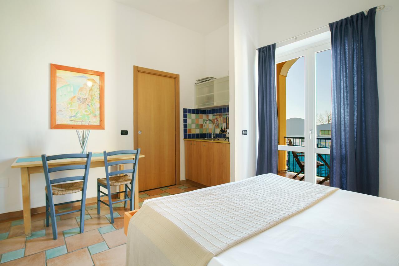 Gioia 37 Apartments Procida Bagian luar foto